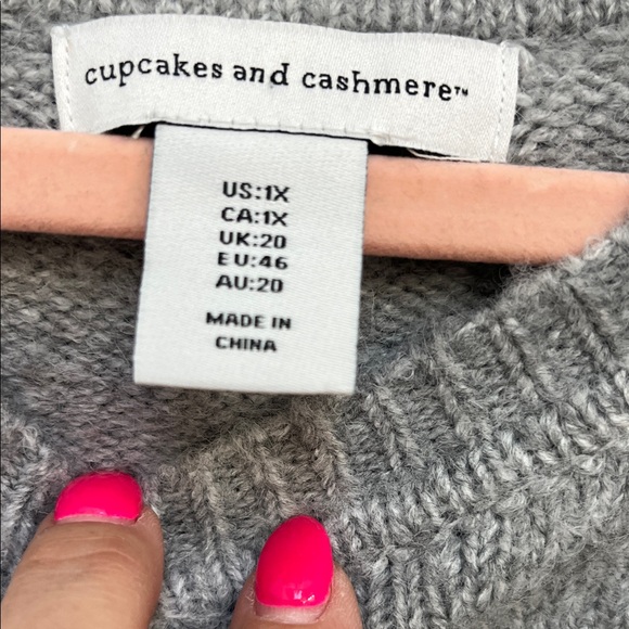 NWOT Cupcakes & Cashmere super soft fuzzy Gray Ghost Sweater. Size 1X - Picture 5 of 6